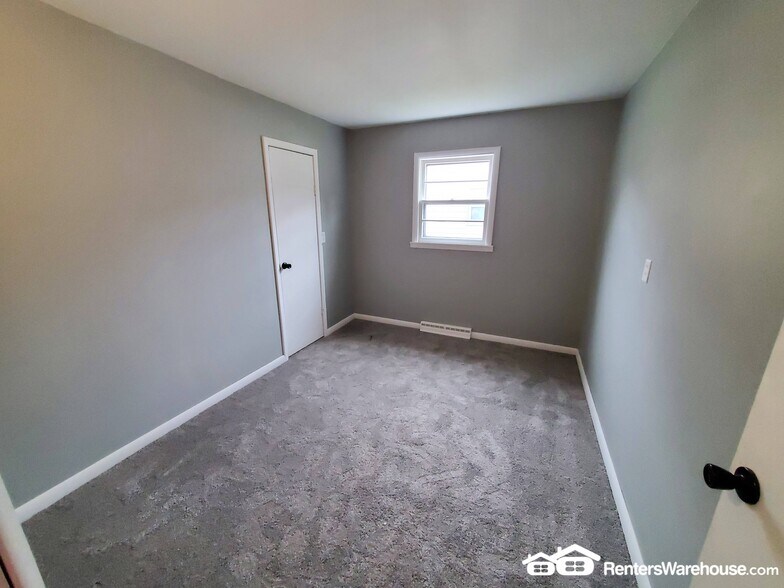 Building Photo - 111 Douglas Ave W