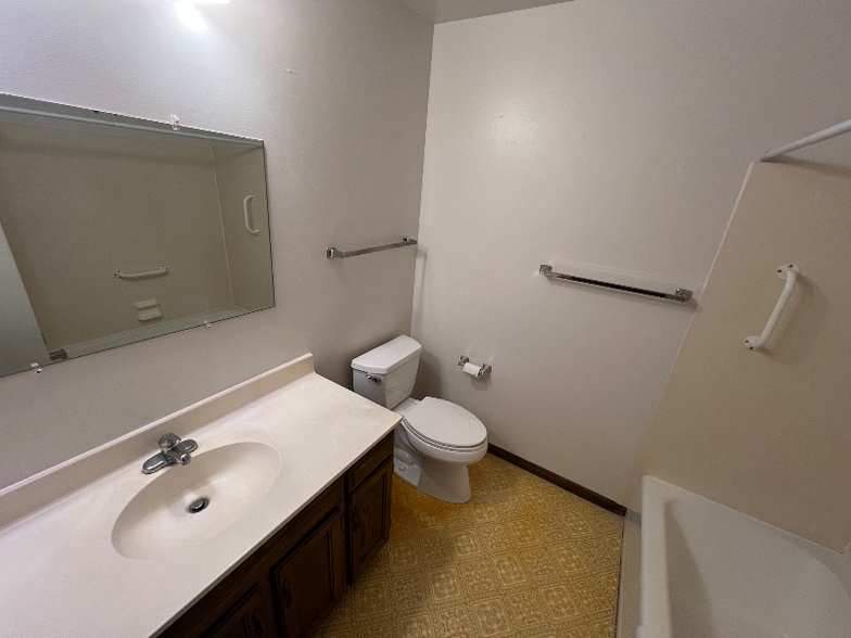 Building Photo - 243 Tyler Cir