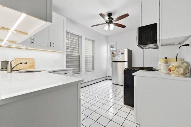 Building Photo - 194 Emerson St