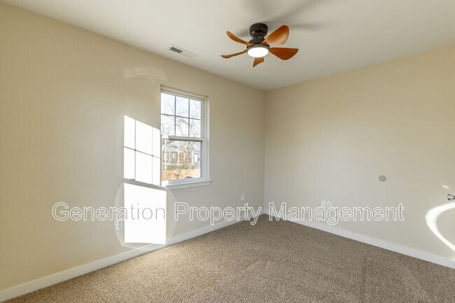 Building Photo - 2205 E 12th St