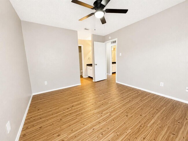 Building Photo - 10507 Mellow Ln