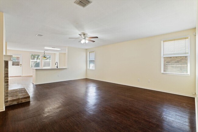 Building Photo - 12856 Gillon Dr