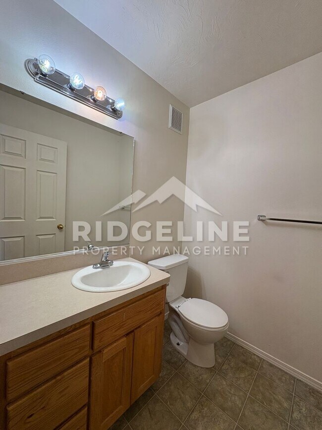 Building Photo - 345 S Byron Ave