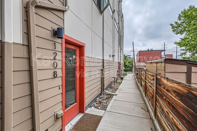 Building Photo - 1208 Perry St