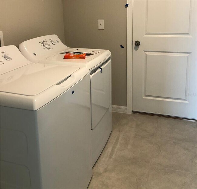 Building Photo - 6765 Emerald Spring Loop