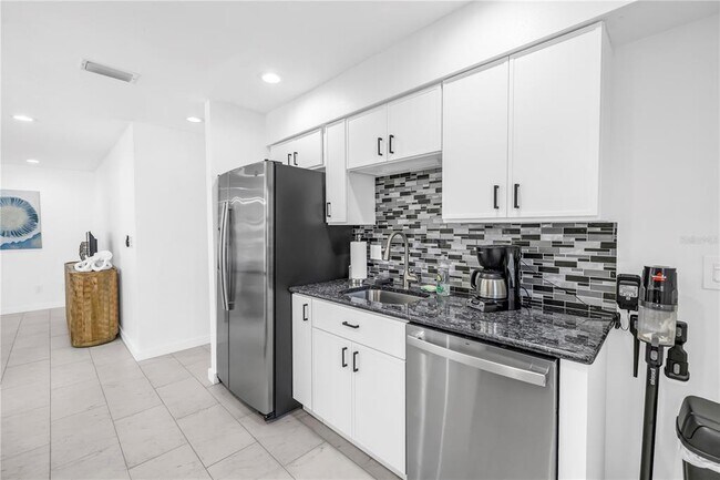 Building Photo - 111 Whispering Sands Cir