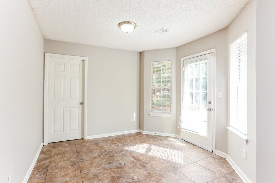 Building Photo - 3610 Salem Hills Dr