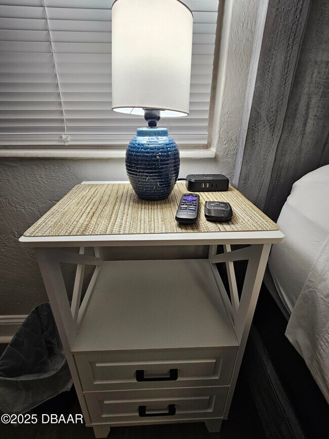 Building Photo - 62 Rivershore Dr