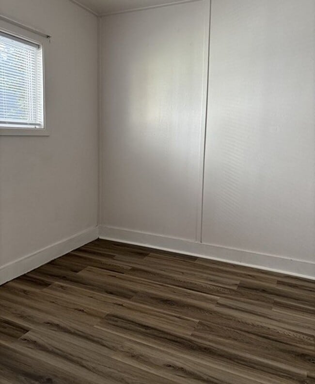 Building Photo - 2Bd/1Ba Single Story House - Available to View!