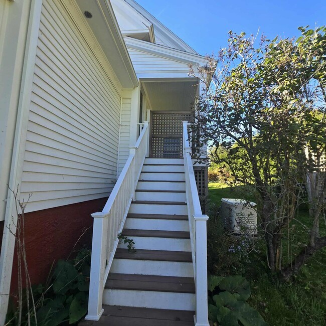 Building Photo - 230-232 Spruce Ln Ext