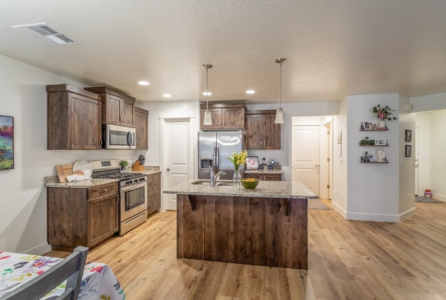 Kitchen - 6119 S Zelda Dr