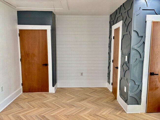 Building Photo - 5616 Phillips Ave