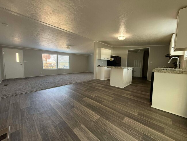 Building Photo - 120 Parma Ct