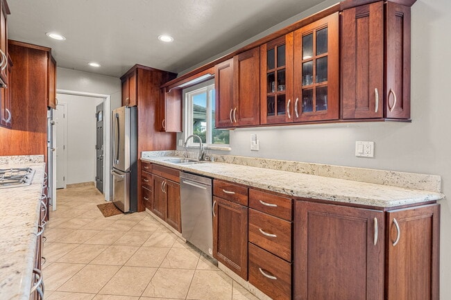 Building Photo - 9351 La Suvida Dr