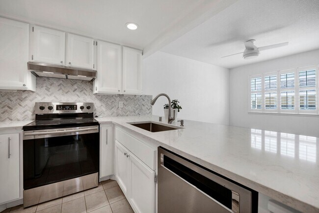 Building Photo - 2280 Hurley Way