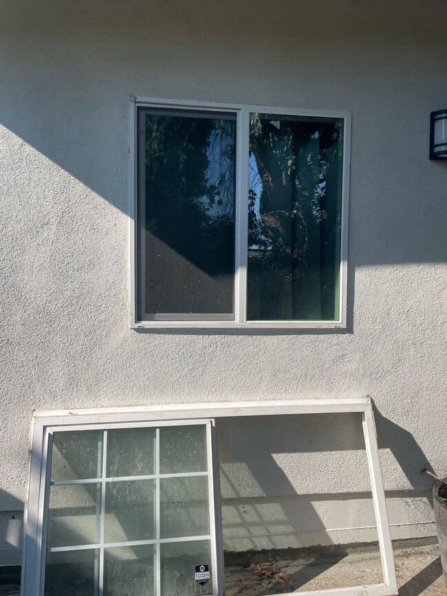 Building Photo - Charming and Upgraded ADU with separate en...