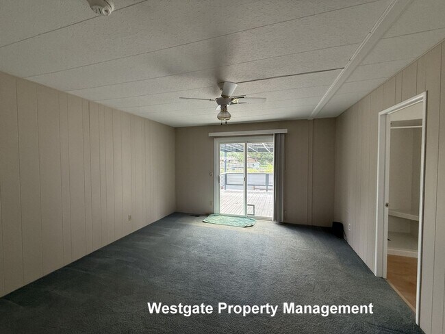 Building Photo - 985 Eastman Ln