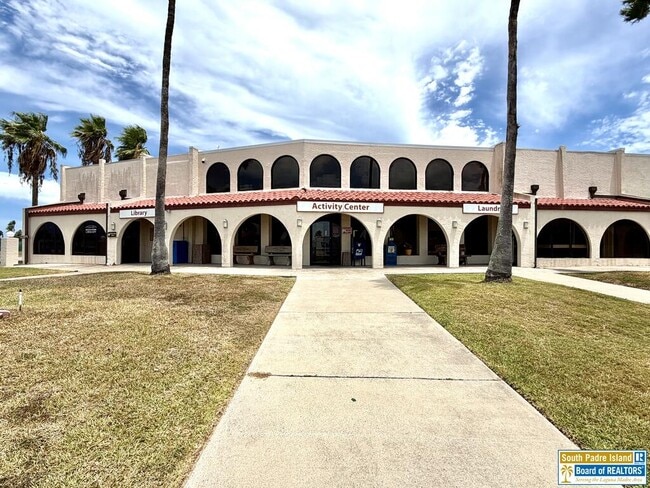 Building Photo - 950 S Garcia St