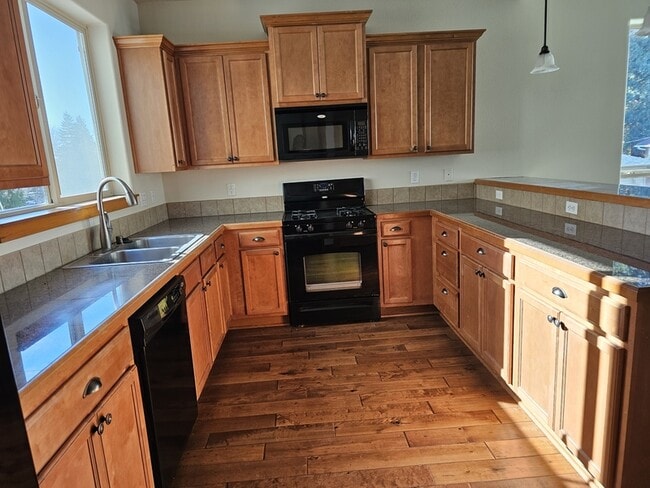 Building Photo - 511 NE 84th Cir