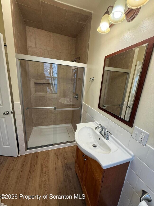 Building Photo - 1042 Taylor Ave