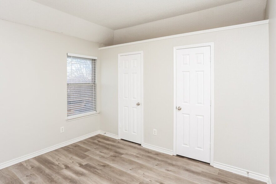 Building Photo - 1530 Aberdeen Dr