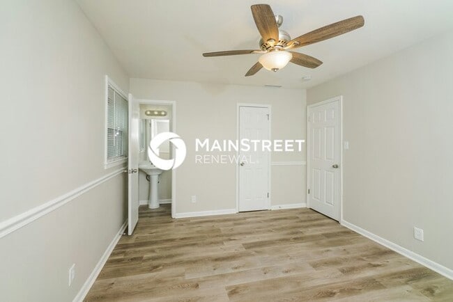 Building Photo - 3 Bedroom Pet-Friendly Home in Louisville, KY with Main Street Renewal