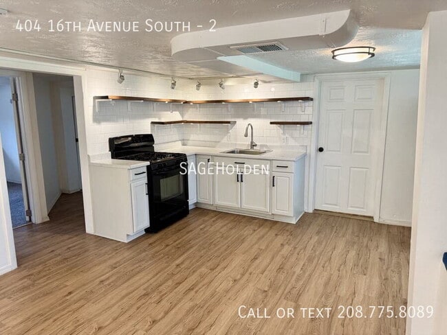 Building Photo - 404 16th Ave S
