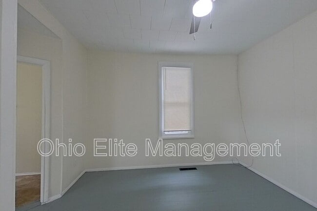 Building Photo - 1473 Thomas Ave