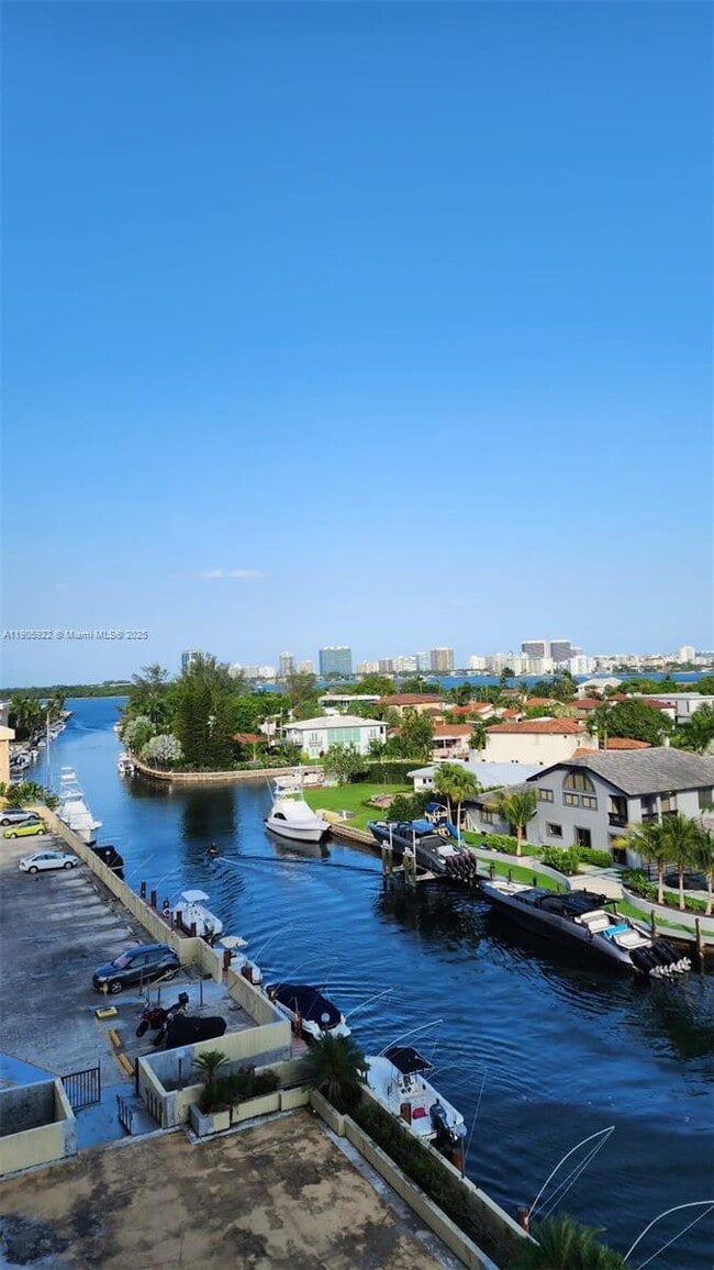 Building Photo - 2500 NE 135th St