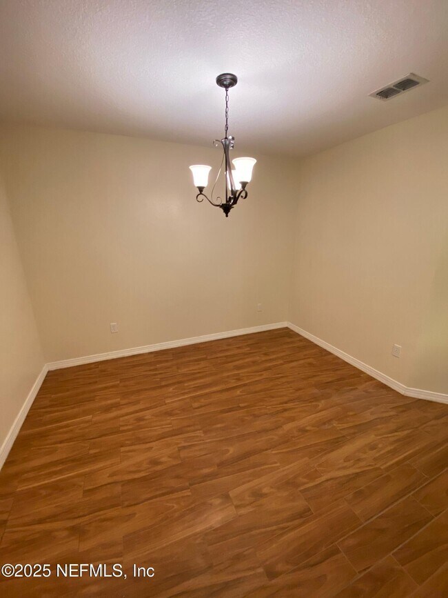 Building Photo - 1800 Green Springs Cir