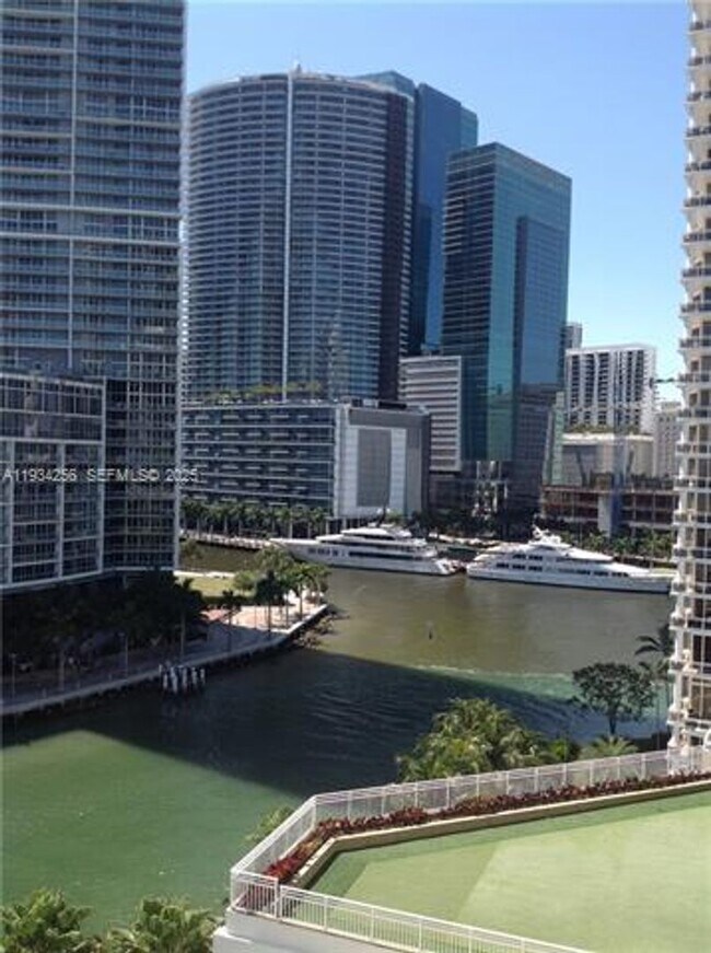 Building Photo - 801 Brickell Key Blvd