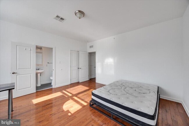 Building Photo - 1322 N 15th St