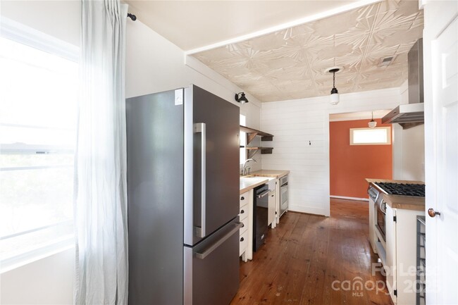 Building Photo - 3440 Oakwood Ave