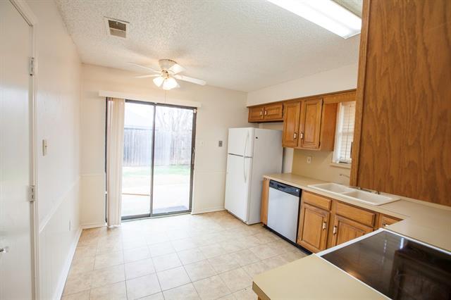 Building Photo - 2025 Lorient Dr