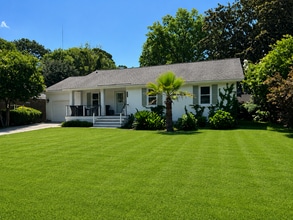 Building Photo - 3 Bedroom 2 Bath Furnished House in Harborgate Shores - Mt Pleasant