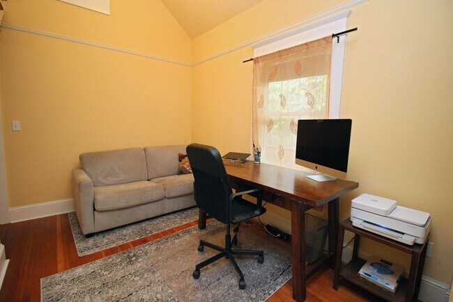 Building Photo - Delightful Remodeled Alberta Arts 3 Bed/2 ...