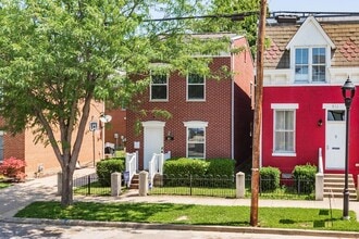 Building Photo - 809 Isabella St