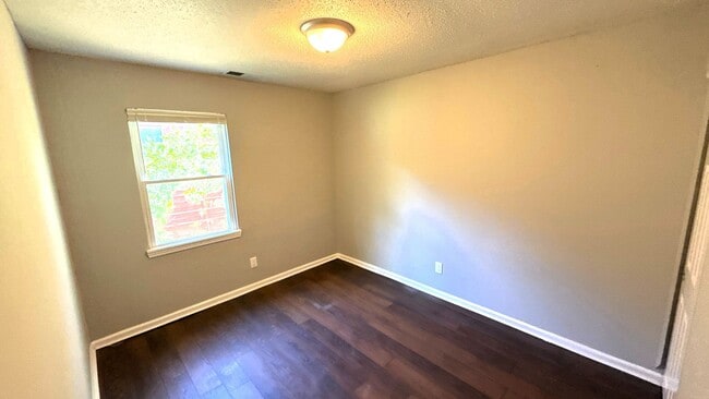 Building Photo - 896 Leacrest Ave