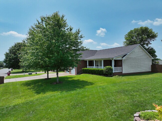 Building Photo - Show-Stopping Rental Home – A Rare Find wi...