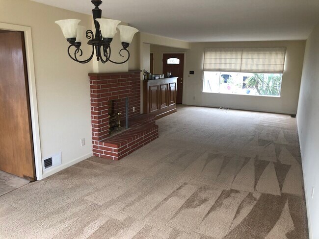 Building Photo - 280 Prague St