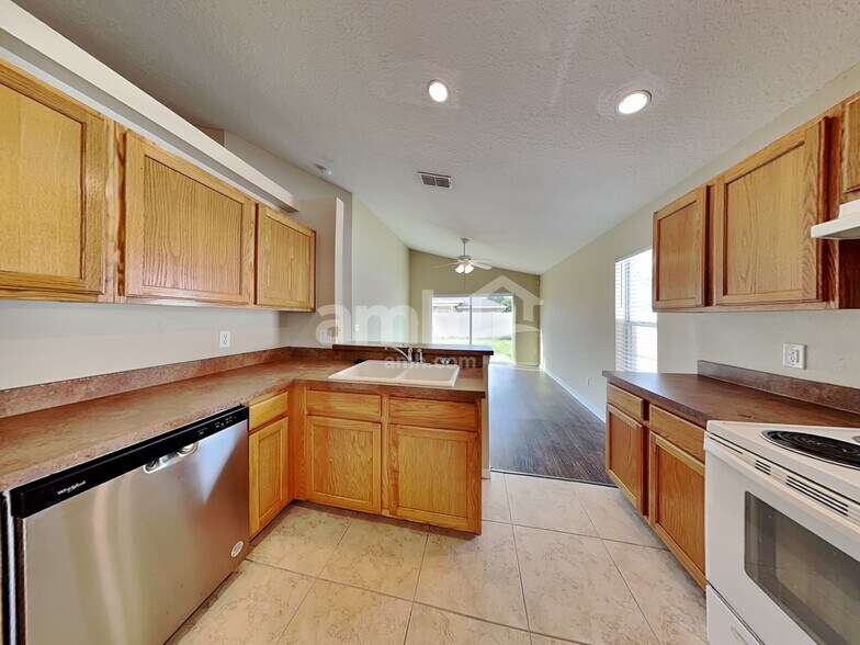 Building Photo - 10942 Brown Trout Cir