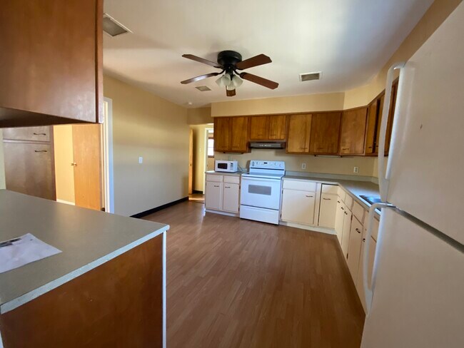 Building Photo - 413 Livingston Ave