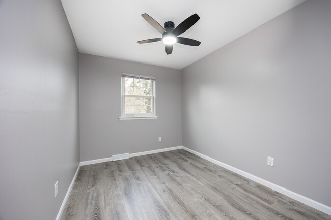 Building Photo - 1114 Bayless Pl