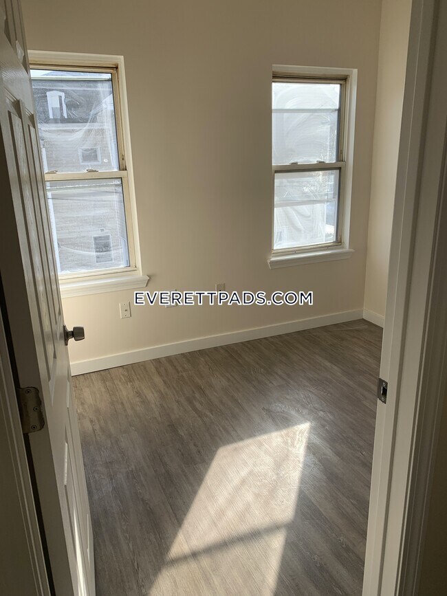 Building Photo - 95 Tremont St