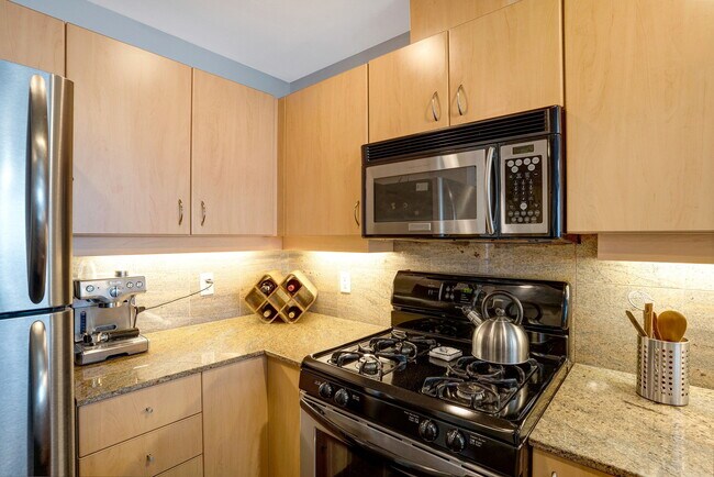 Building Photo - 300 W Beech St