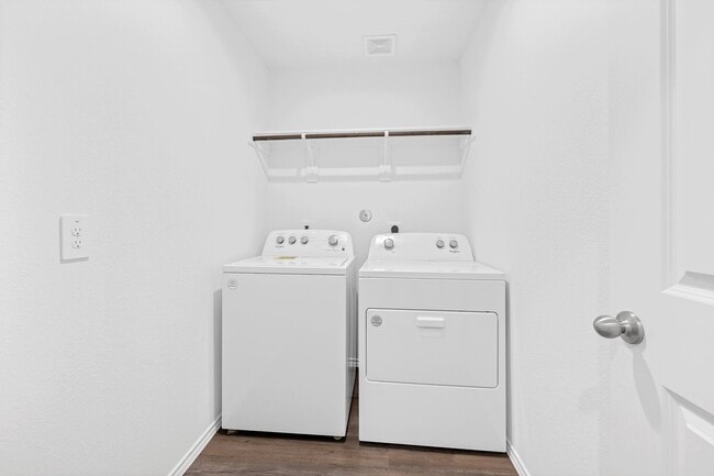 Building Photo - 40623 Spruce Ln