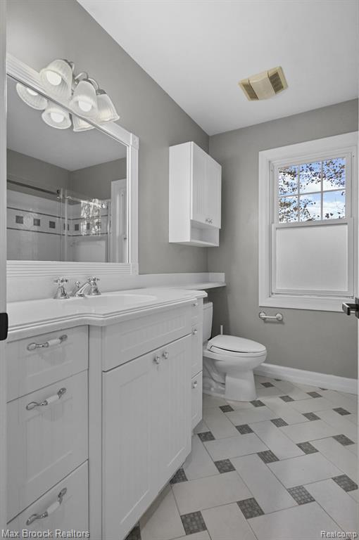 Building Photo - 2120 Buckingham Ave