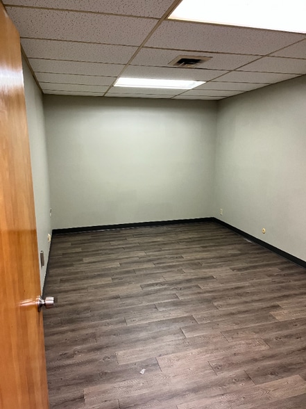 Building Photo - 1000 N 21st St