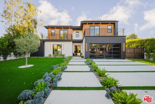 Building Photo - 5141 Varna Ave