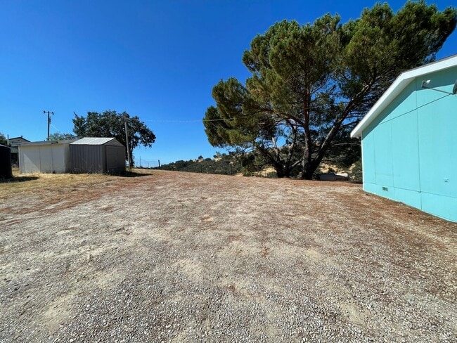 Building Photo - Country Living Meets Livestock-Friendly Co...